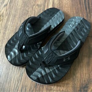 Under Armour Boys Black and Gray Flip Flops 1y beach casual sport sandal EUC